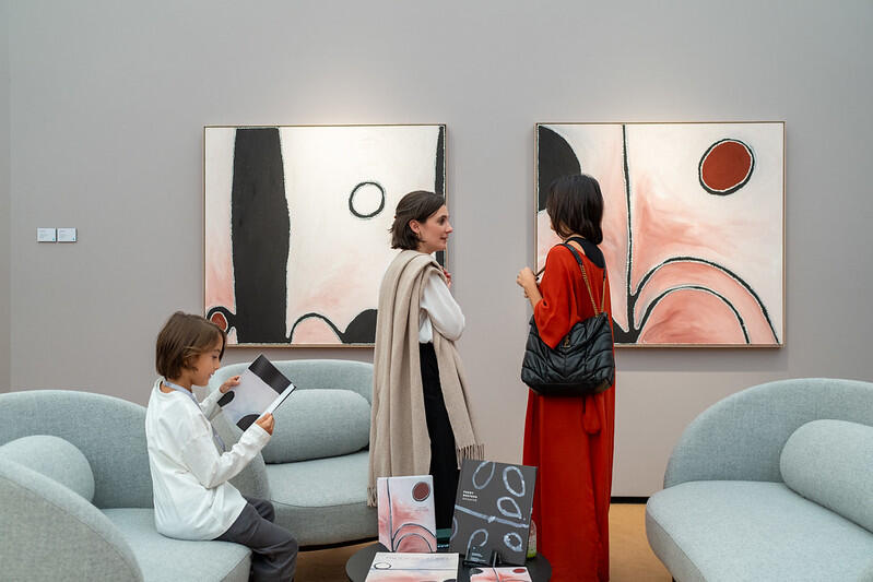 D’Lan Contemporary at Frieze Masters, 2024. Courtesy: Frieze and Hugo Glendinning