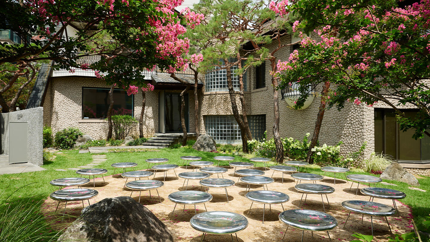 Entrance to Frieze House Seoul, designed by Seoul-based architectural studio Samuso Hyoja, featuring a site-specific installation by Japanese architecture studio SANAA