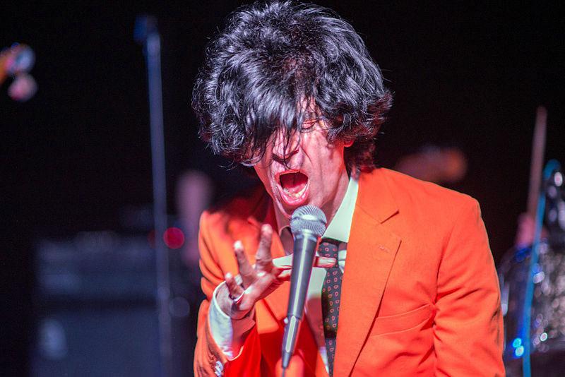 Ian Svenonius performing with Chain and the Gang, 2014. Courtesy: Wikimedia Commons; photograph: Tristan Loper