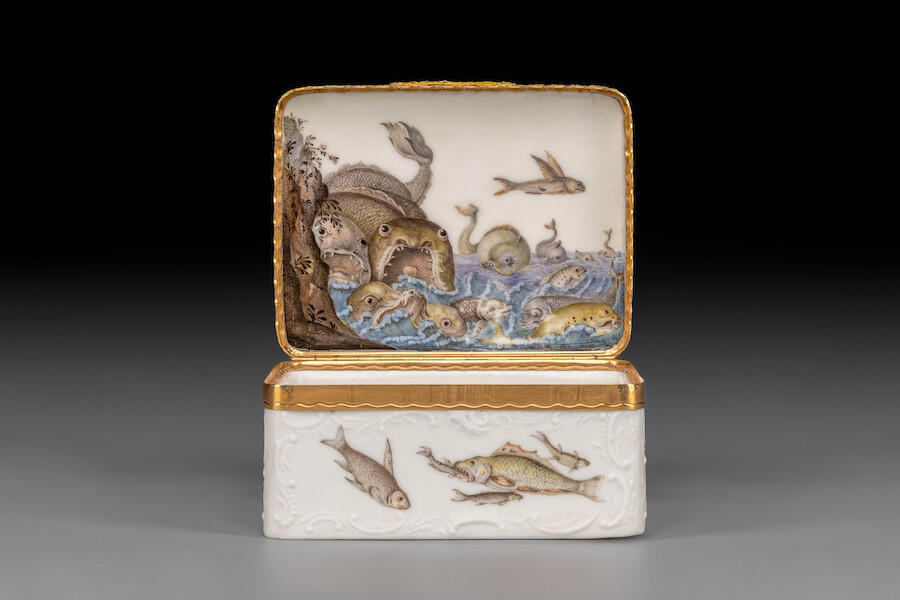 Meissen Manufactory, Snuffbox with Rocaille Relief, c.1760. Porcelain, 5 × 9 × 7 cm. Courtesy: Trias Art Experts