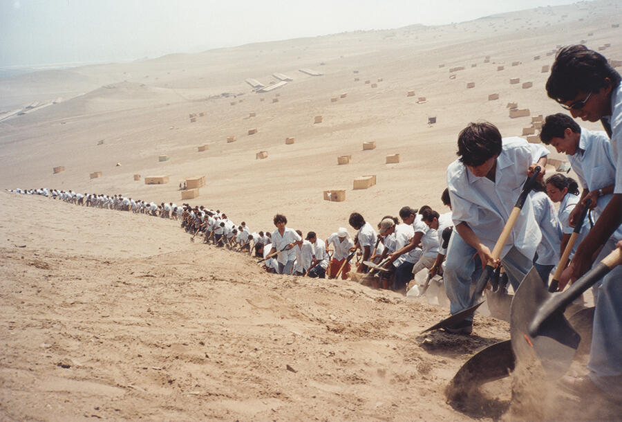 francis-alys-when-faith-moves-moutains-2002