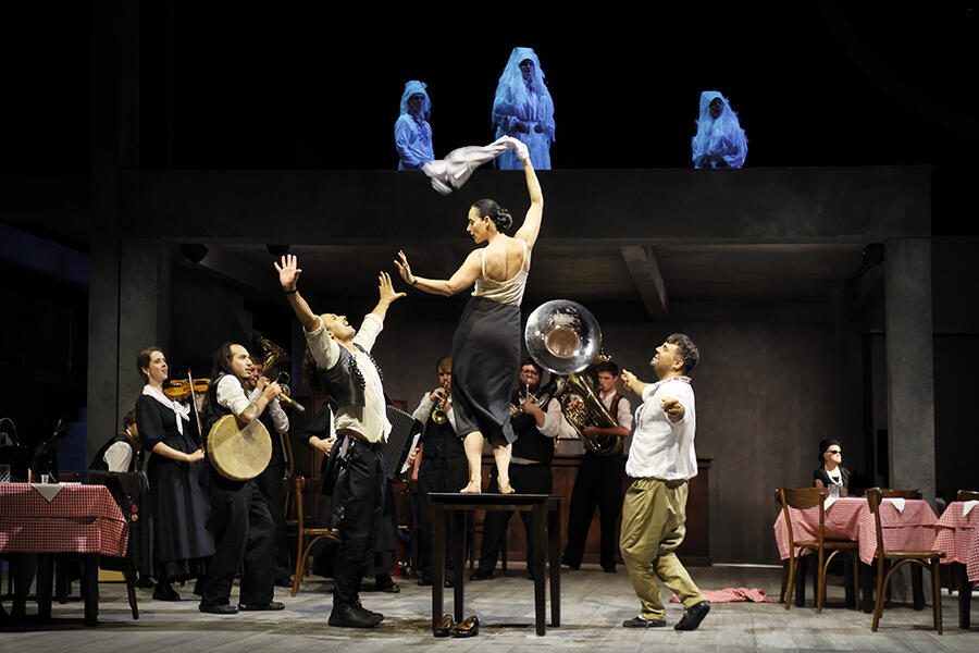 marina-abramovic-balkan-erotic-epic