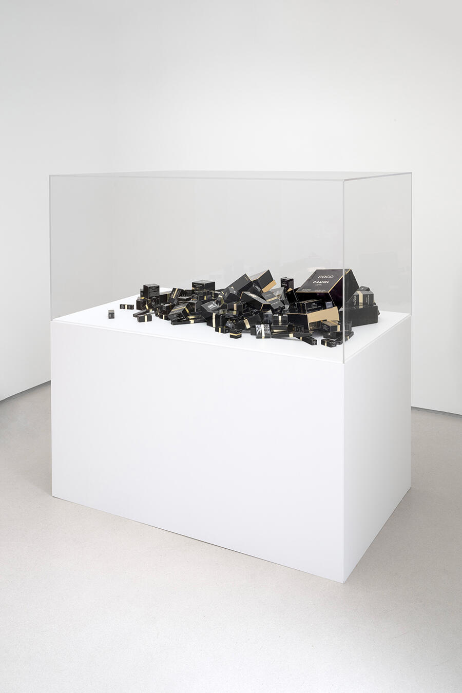 sylvie-fleury-coco-1991-body