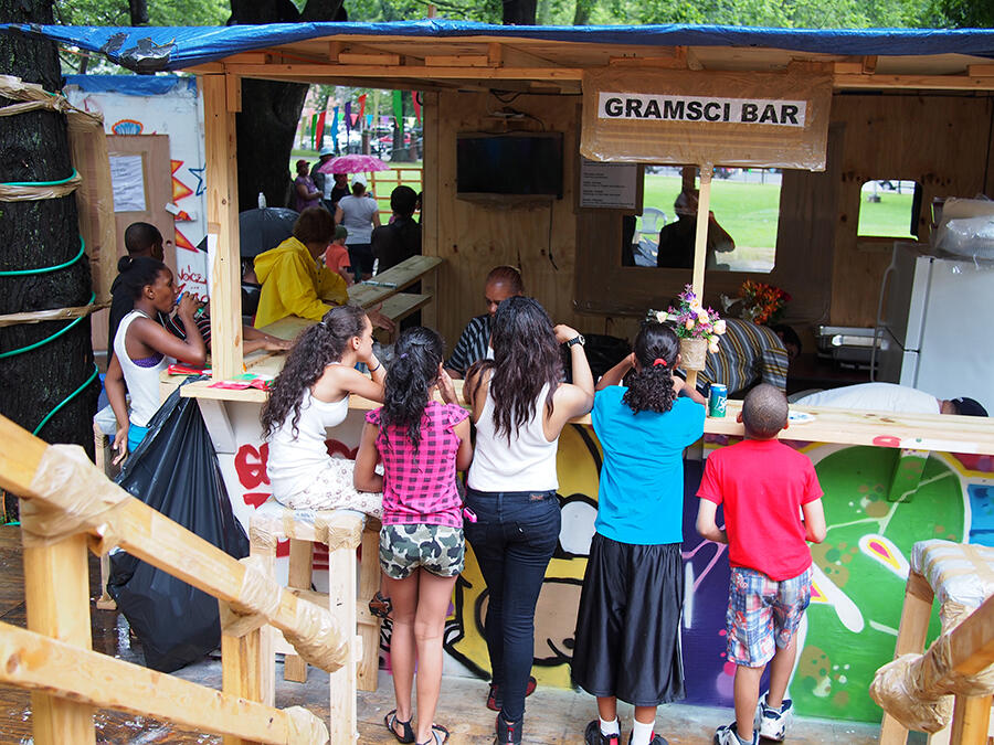 thomas-hirschorn-gramsci-monument