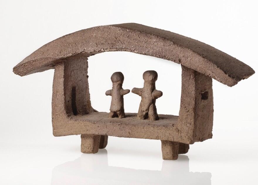 Isamu Noguchi,  Home , 1951, Kasama stoneware, 16 × 30 × 11 cm. Courtesy: Oscar Humphries