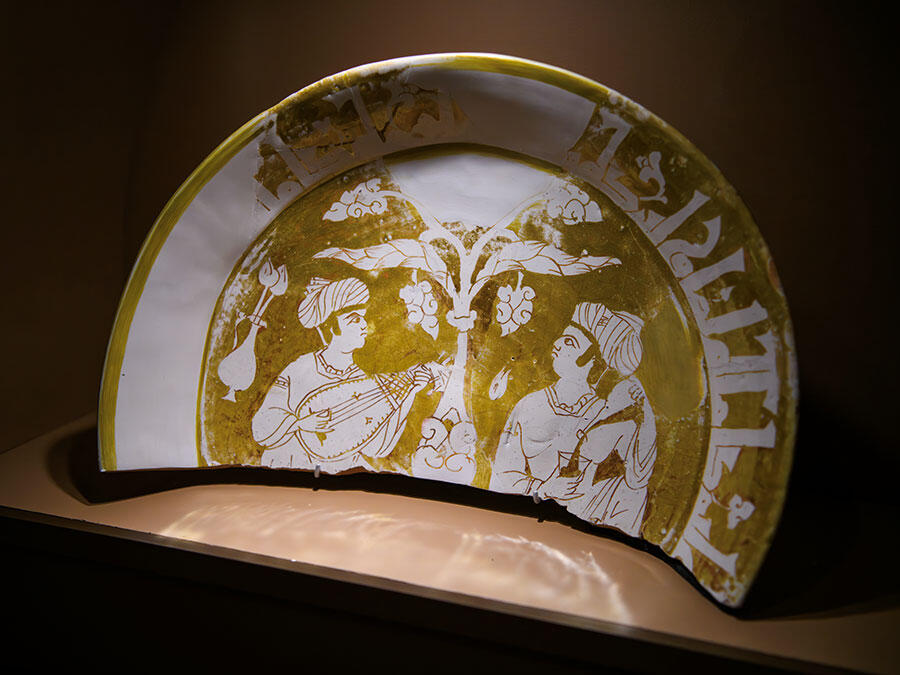 unknown-artist-dish-1000.