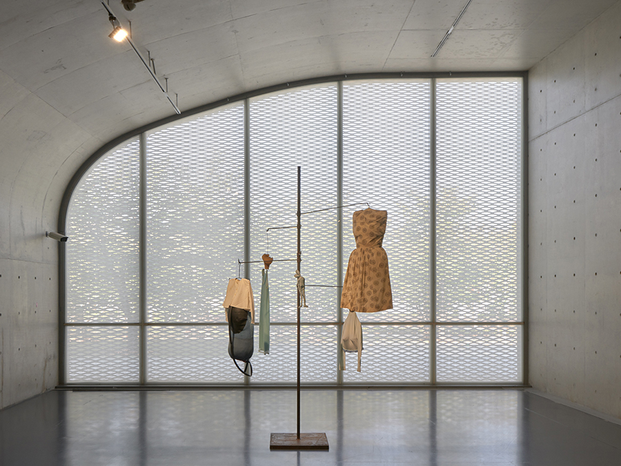 louise bourgeois clothes