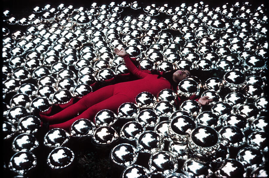 yayoi-kusama-narcissus-garden