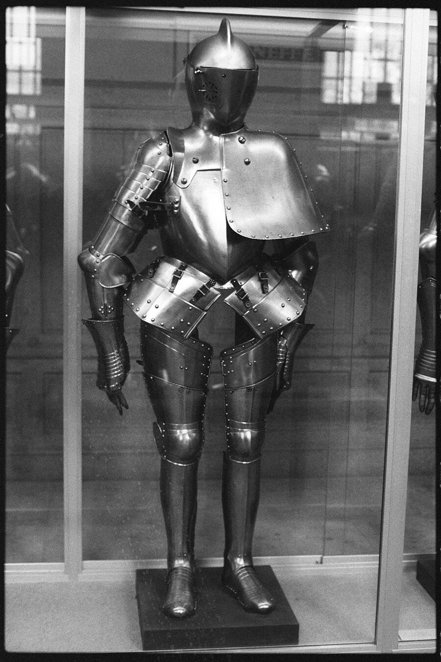 Zoe-Leonard-Display-2025